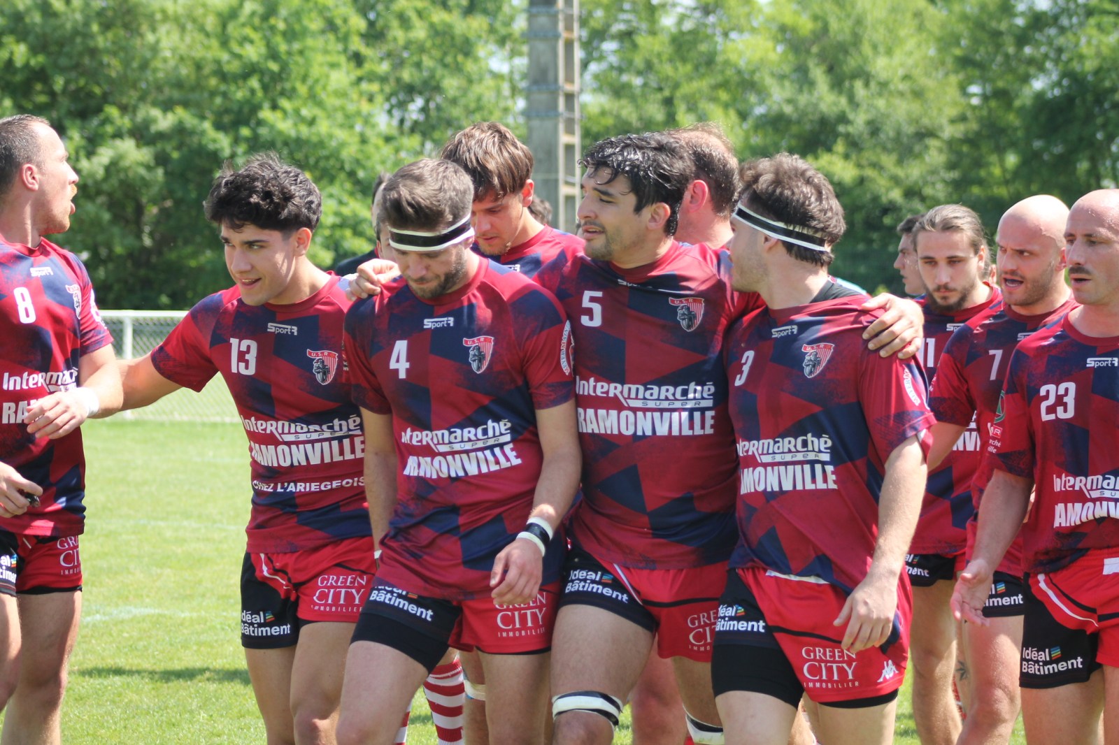 Les séniors de l'US Ramonville Rugby XV groupés avant un match