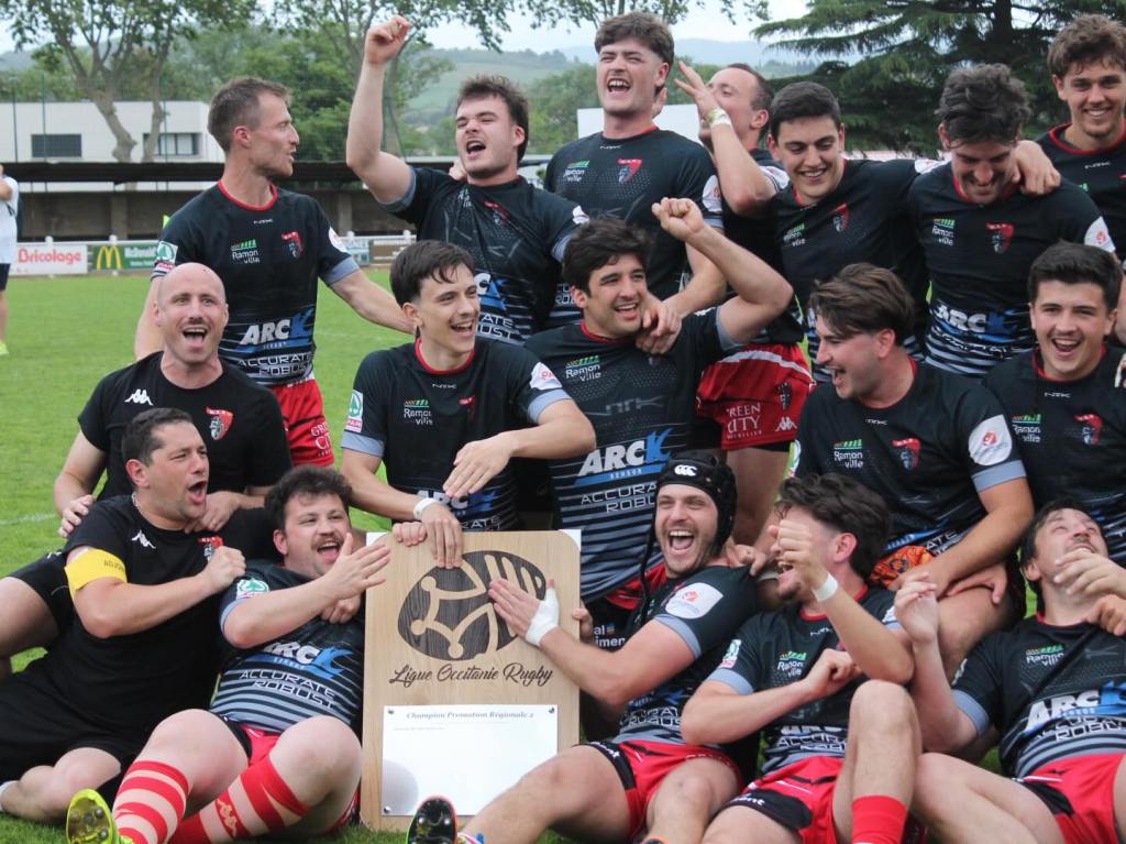 L'effectif de l'US Ramonville XV champion d'Occitanie 2026 au stade de l'Aiguille